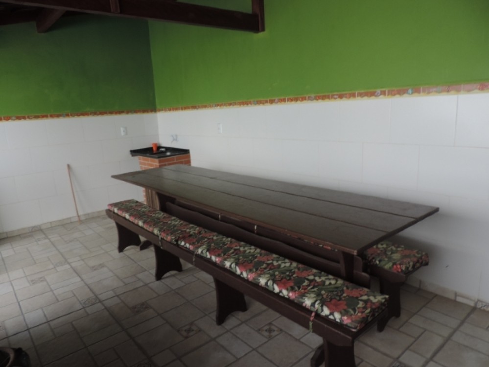 Sobrado Novo e bem localizado