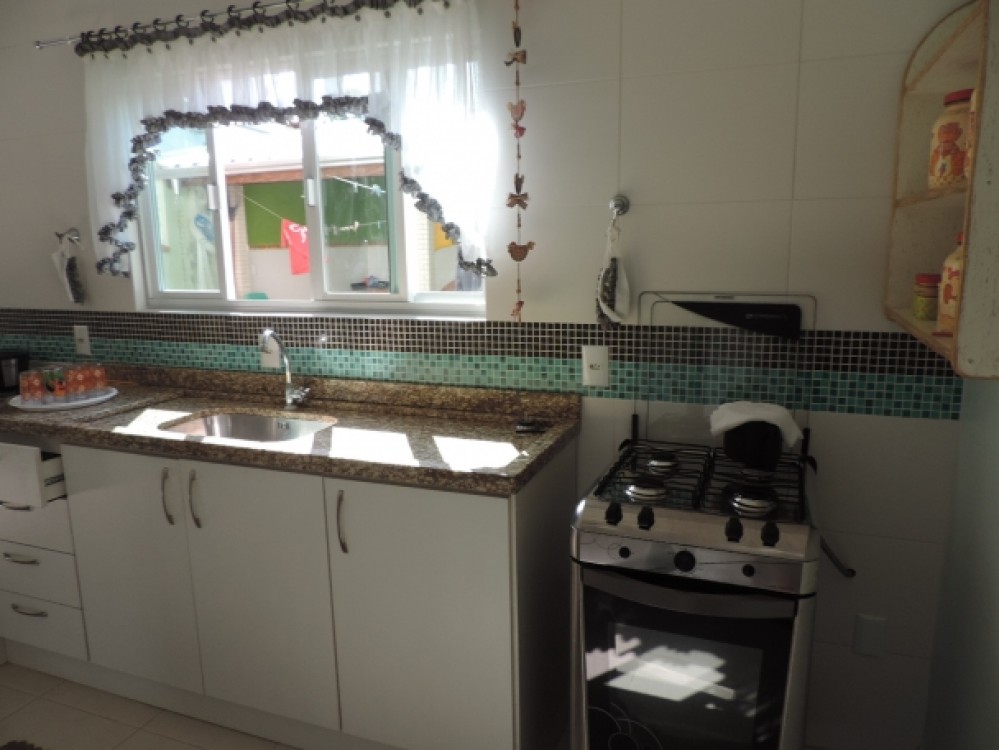 Sobrado Novo e bem localizado