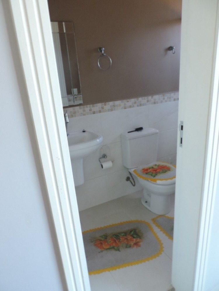 Sobrado Novo e bem localizado