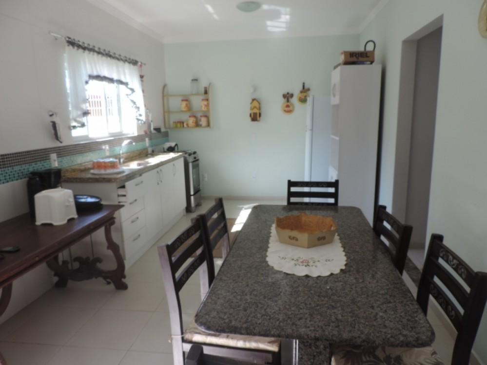 Sobrado Novo e bem localizado