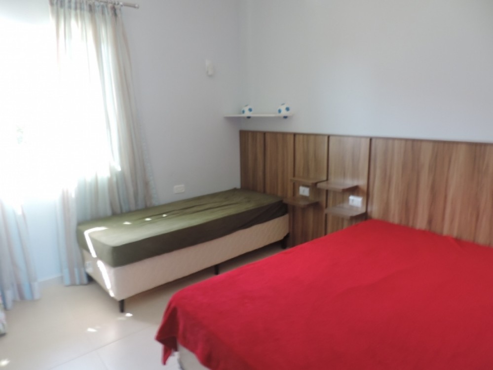 Sobrado Novo e bem localizado