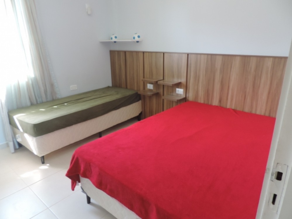 Sobrado Novo e bem localizado