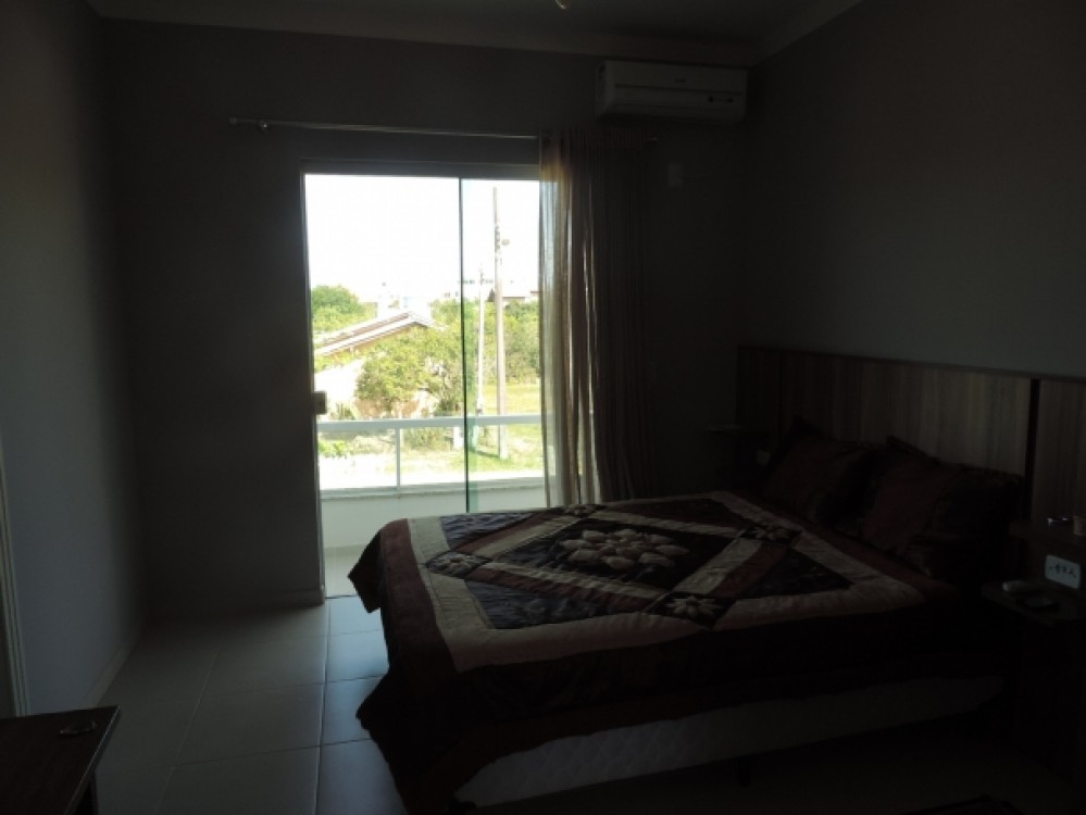 Sobrado Novo e bem localizado