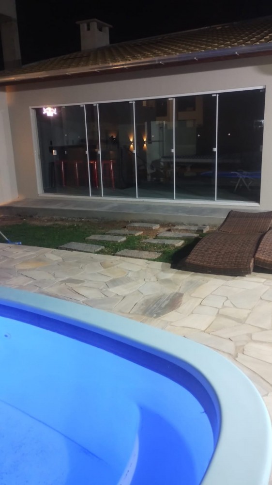 Linda casa com piscina em Mariscal