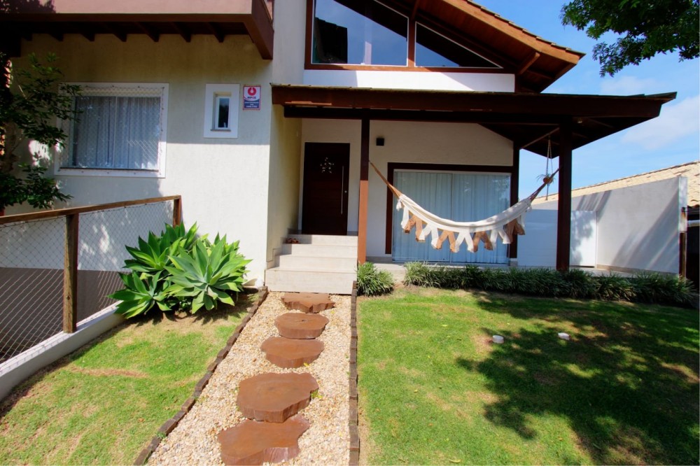 Casa linda de alto padro