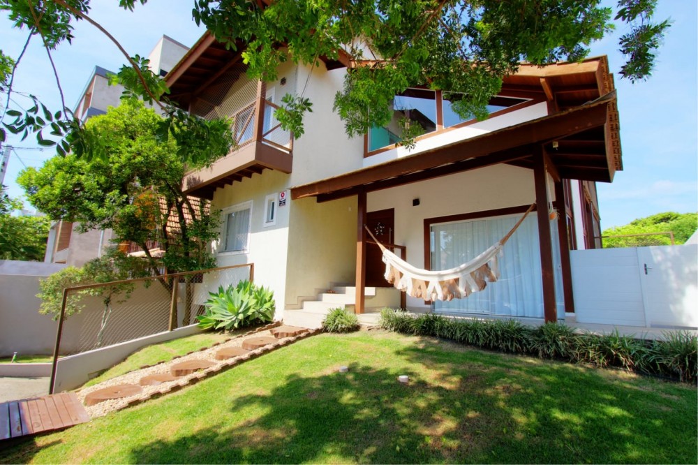 Casa linda de alto padro