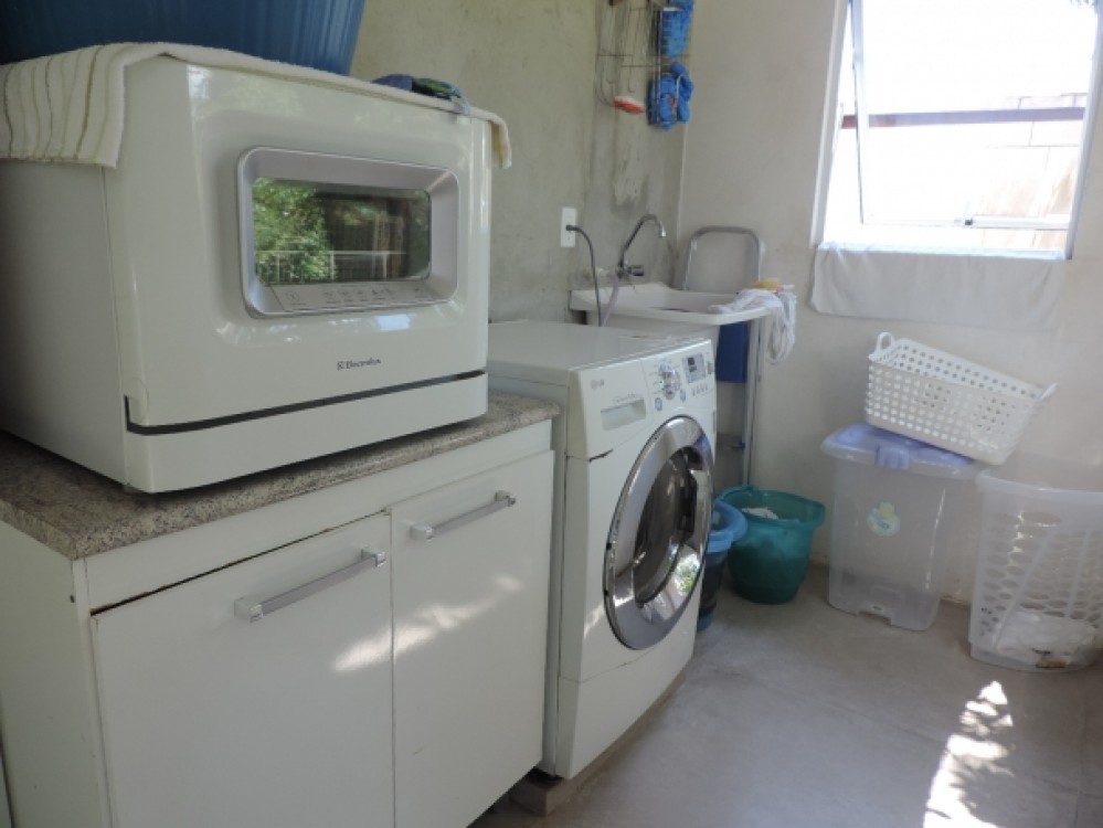 Casa linda de alto padro