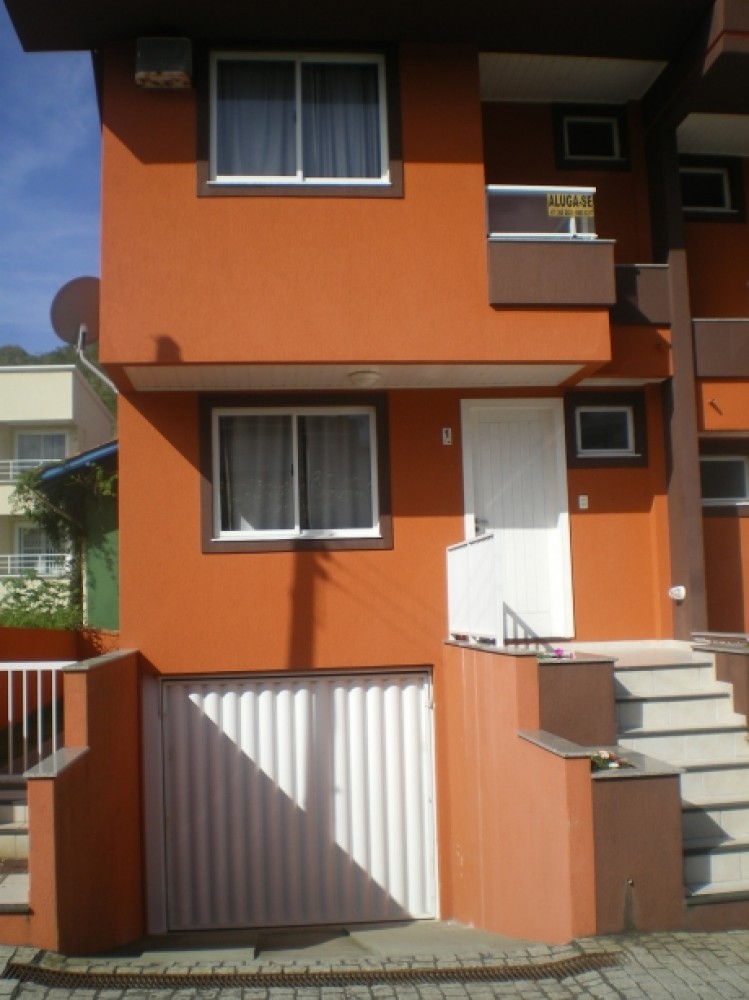 Lindo sobrado perto do mar