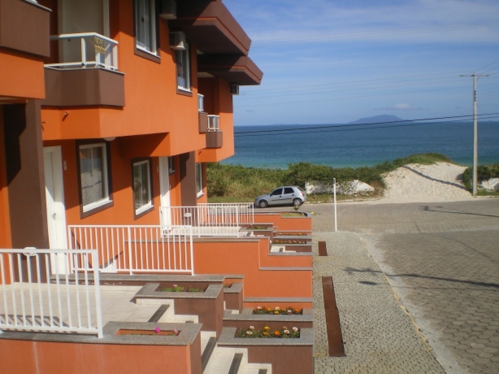 Lindo sobrado perto do mar