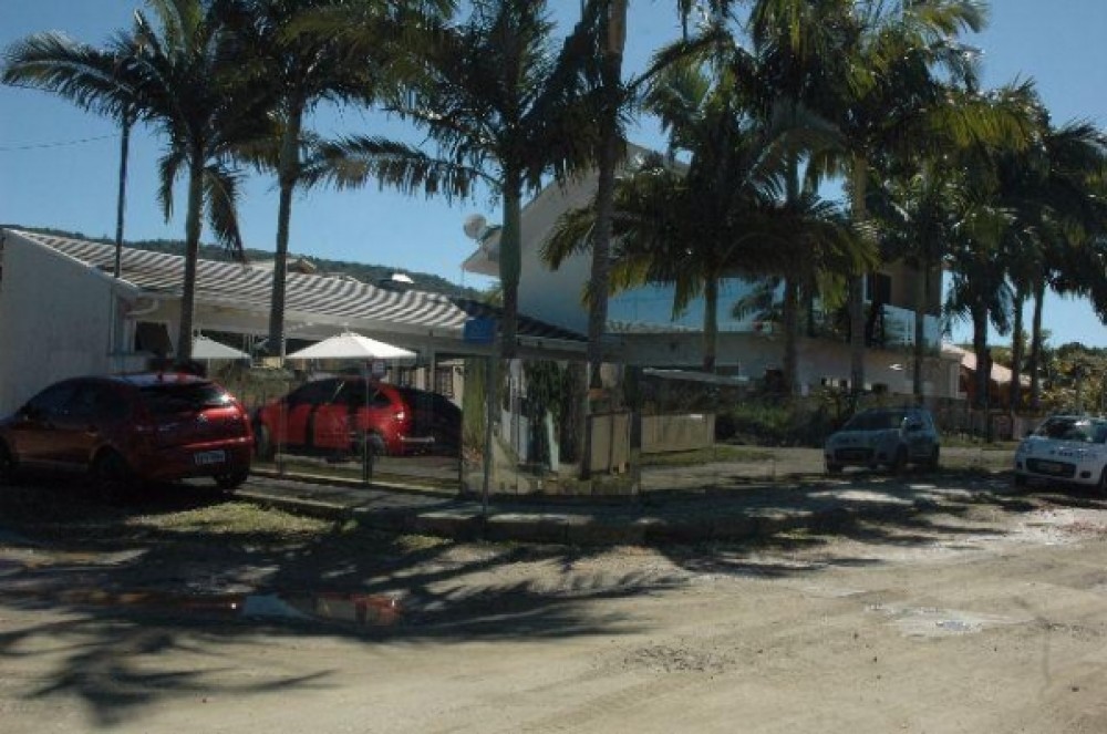 Alto padro com piscina em Bombinhas