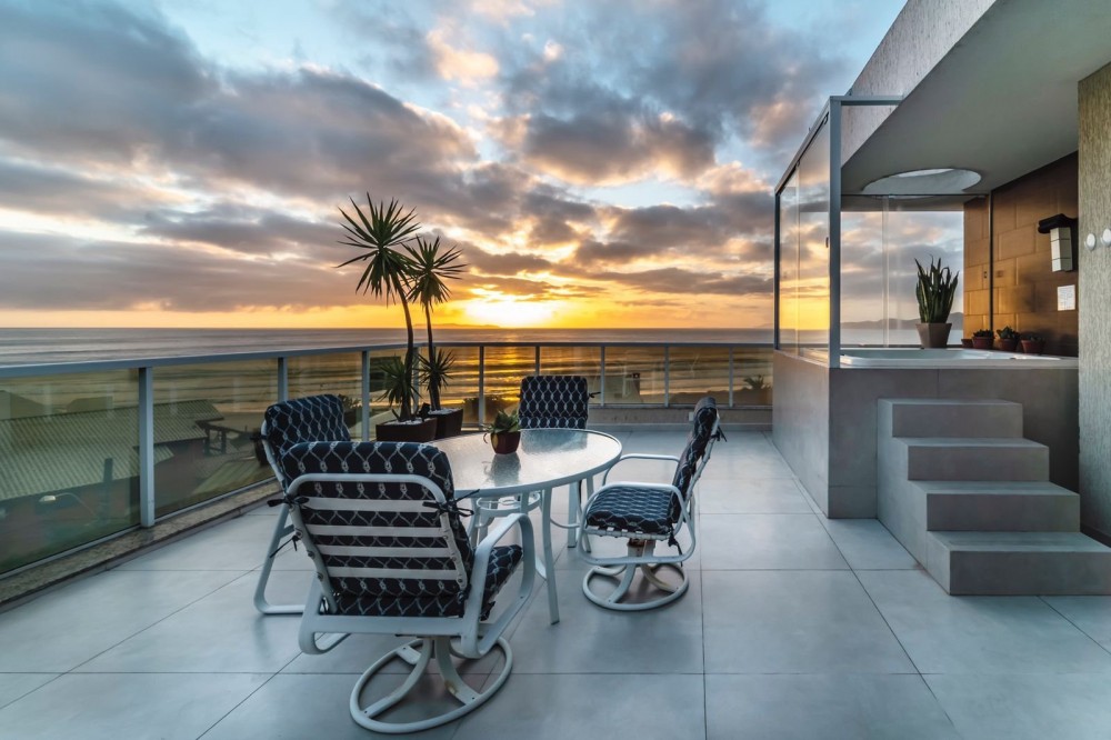 COBERTURA ALTSSIMO PADRO COM VISTA PARA O MAR