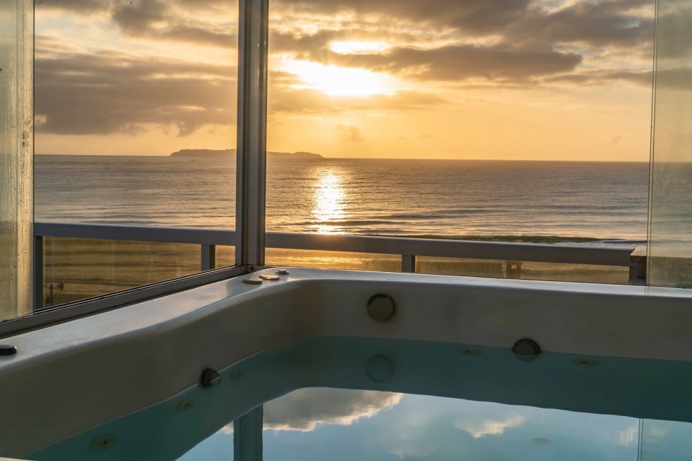 COBERTURA ALTSSIMO PADRO COM VISTA PARA O MAR