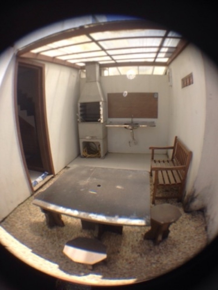 Sobrado com 3 dormitrios em Canto Grande