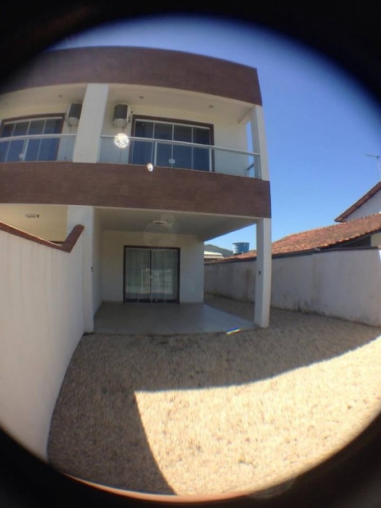 Sobrado com 3 dormitrios em Canto Grande