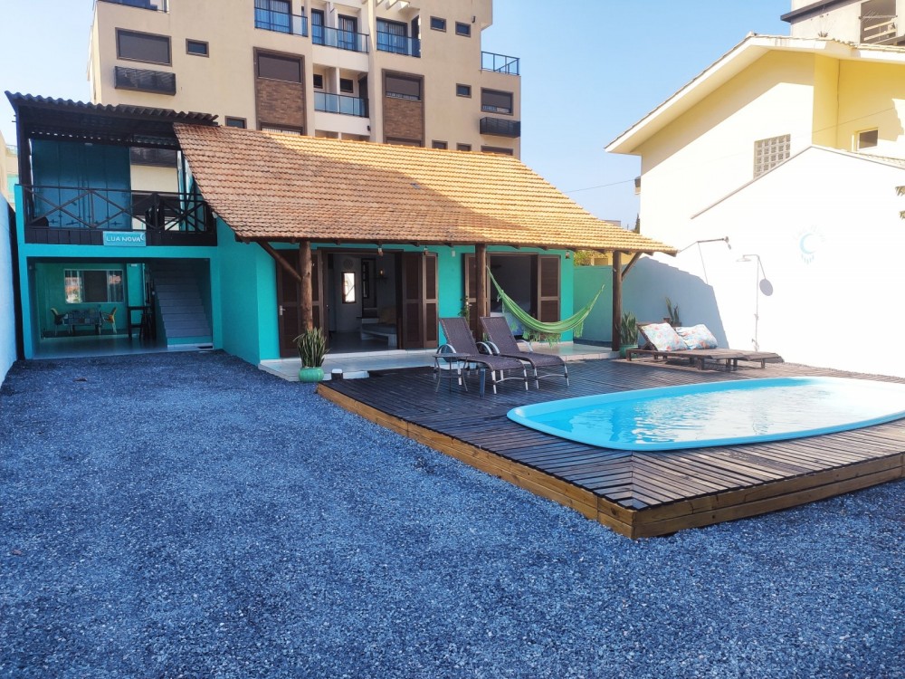 Casa com 6 dormitrios em Mariscal!