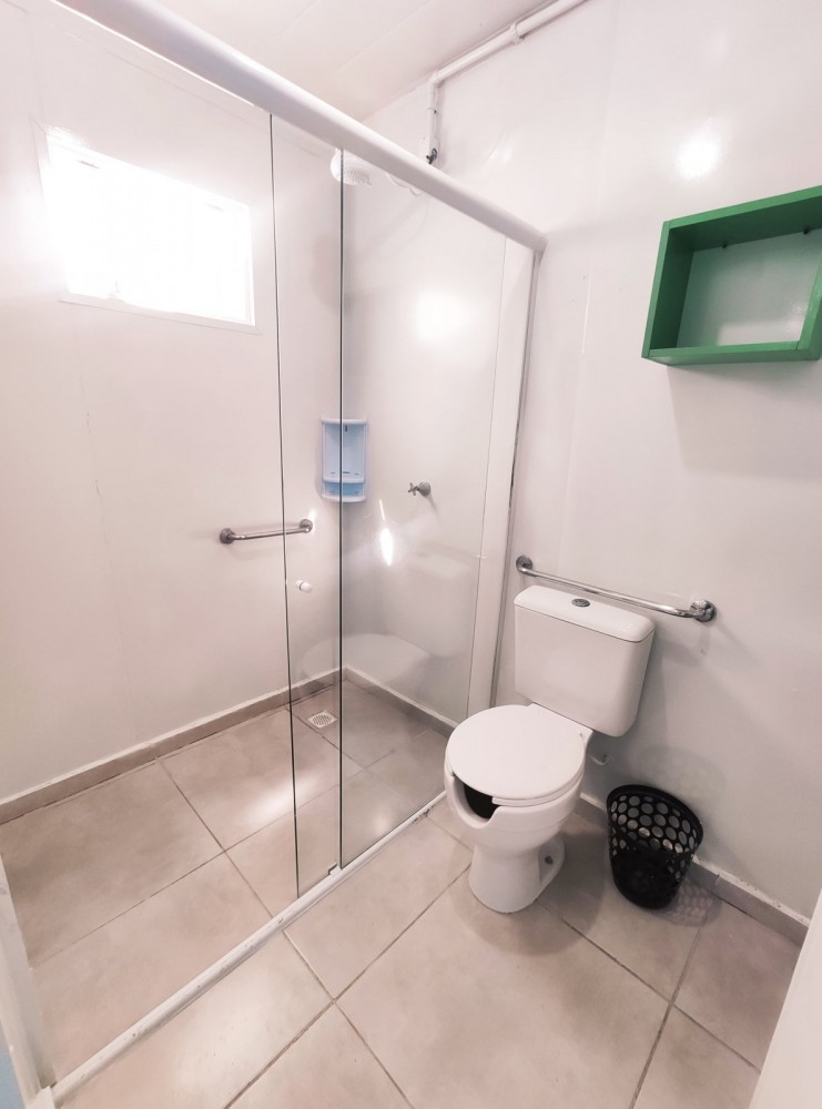 Casa com 6 dormitrios em Mariscal!