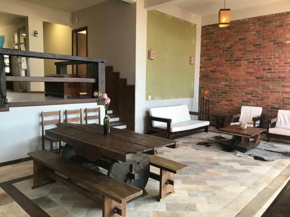 Beira mar em Mariscal com 5 sutes.