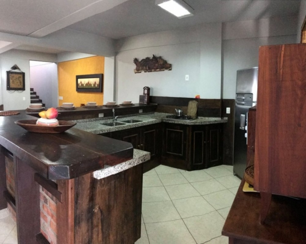 Beira mar em Mariscal com 5 sutes.