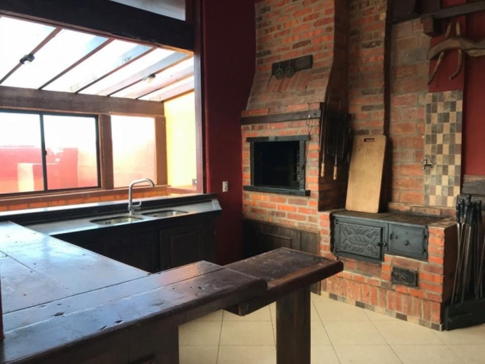 Beira mar em Mariscal com 5 sutes.