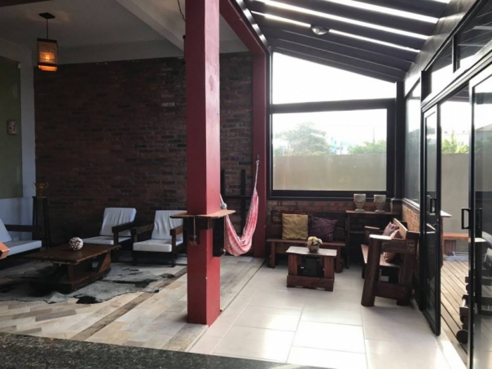 Beira mar em Mariscal com 5 sutes.