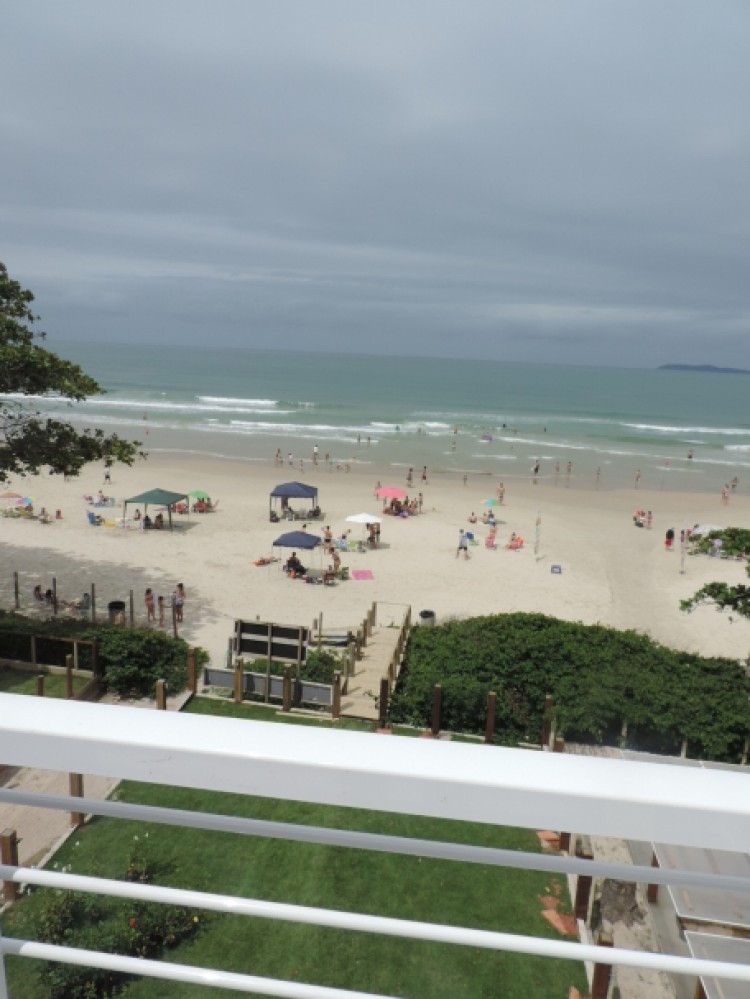 Alto padro de frente para o mar!