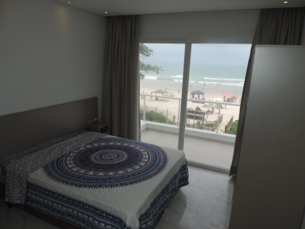 Alto padro de frente para o mar!