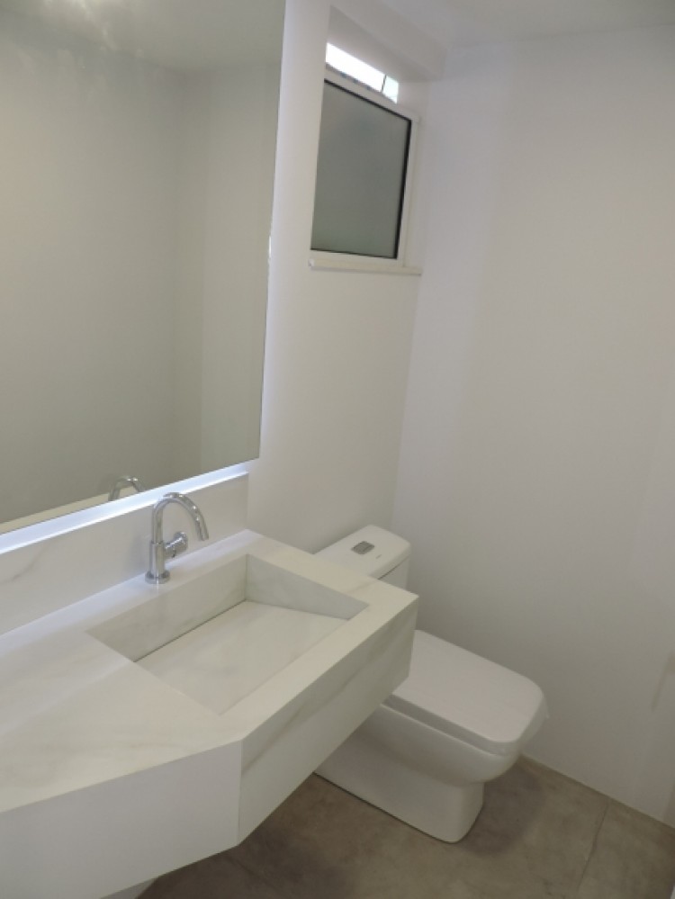 Alto padro de frente para o mar!