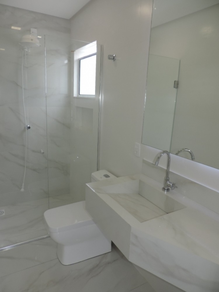 Alto padro de frente para o mar!