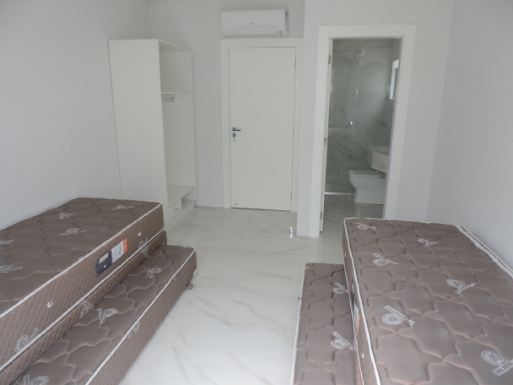 Alto padro de frente para o mar!