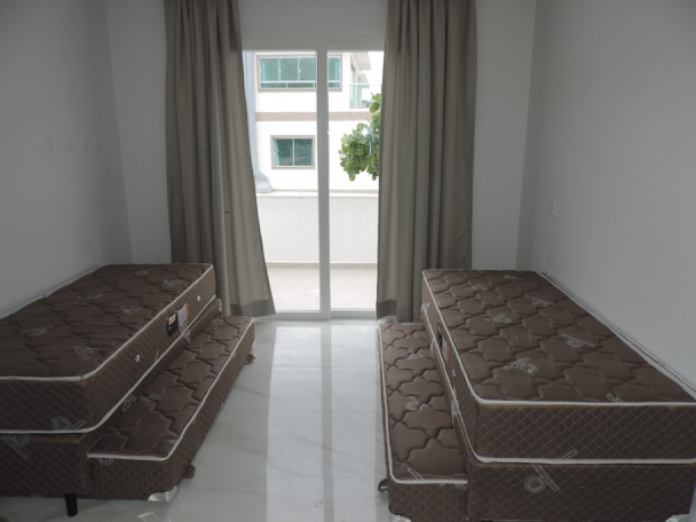 Alto padro de frente para o mar!