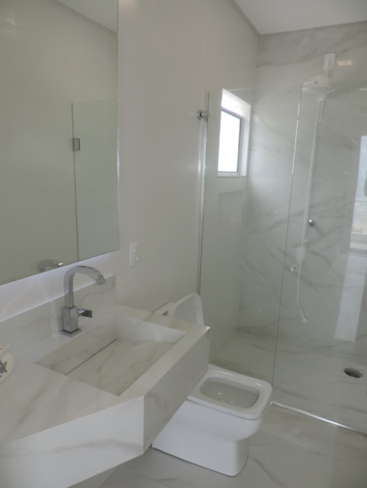 Alto padro de frente para o mar!