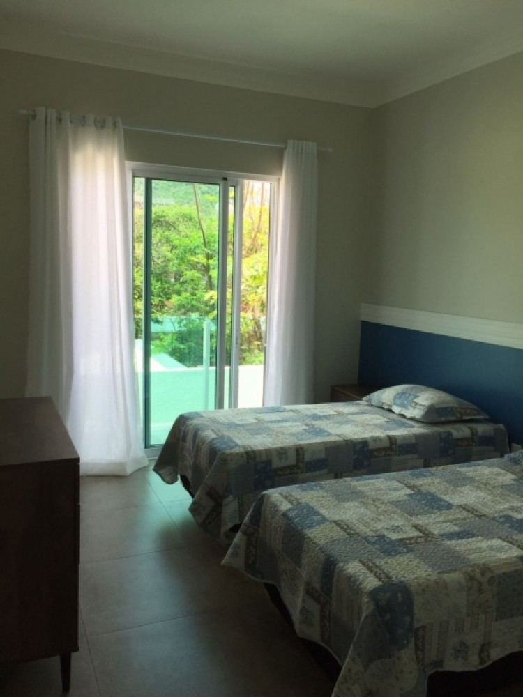 Sobrado novo alto padro