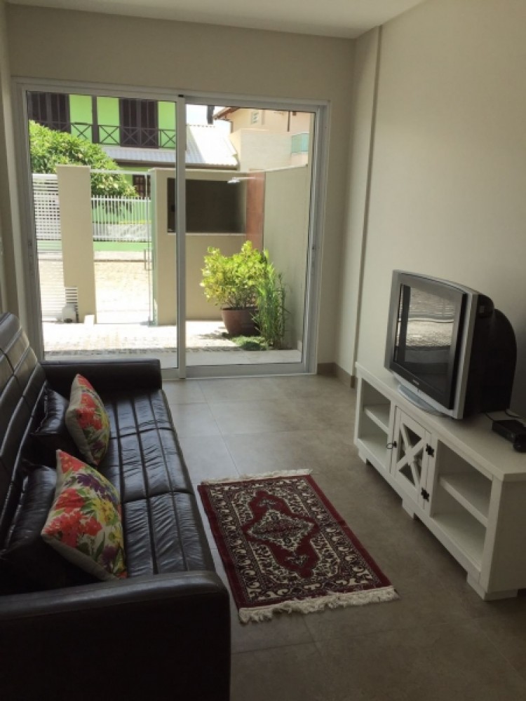 Sobrado novo alto padro