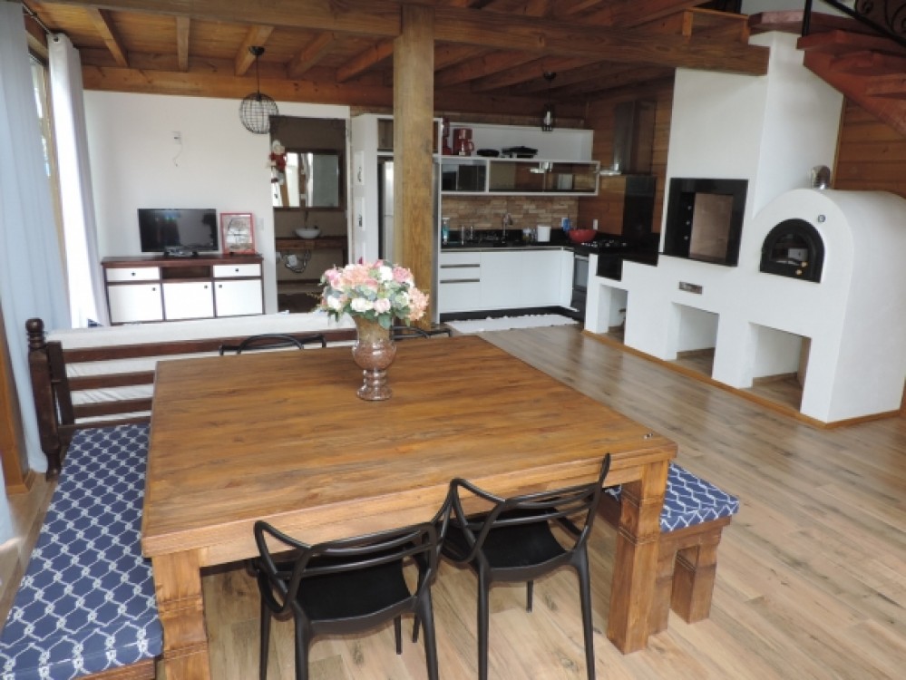 Linda casa em Canto Grande!