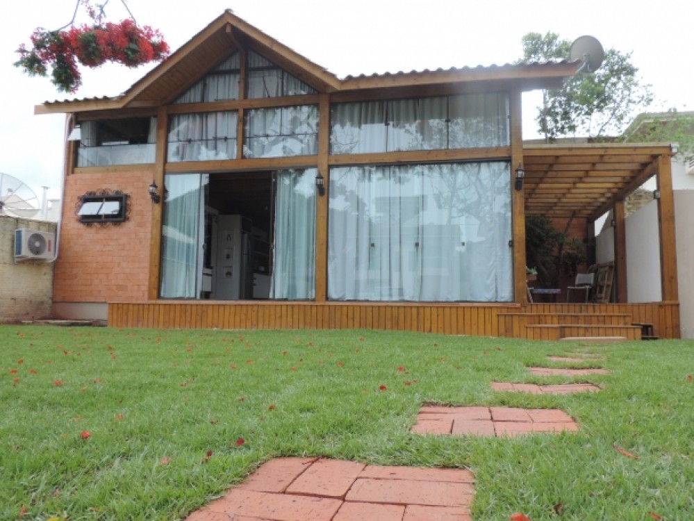 Linda casa em Canto Grande!